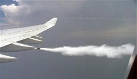 你们知道飞机为什么要放油吗