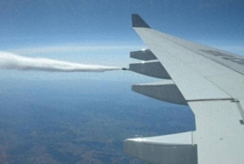 你们知道飞机为什么要放油吗