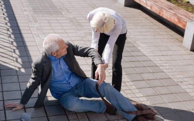 ​跌打损伤怎么治疗最快（跌打损伤怎么治疗最快图片）