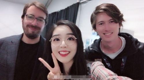 余霜旗袍照片被人针对?因为与其合照引起网友不满,太真实了