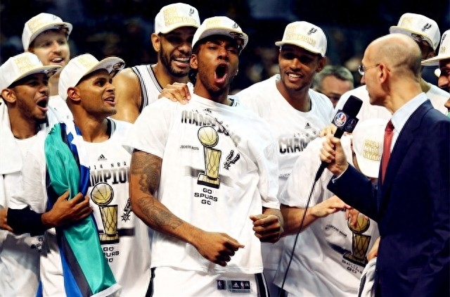 2K17现役最强十人：勇士4将入选，哈登末位，詹皇力压群雄！