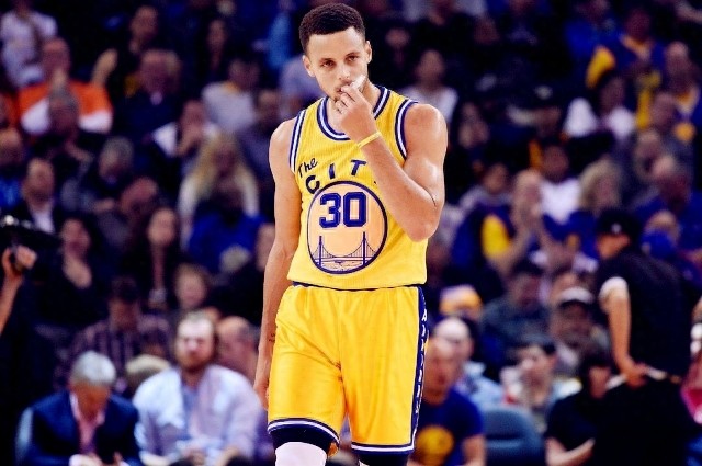 2K17现役最强十人：勇士4将入选，哈登末位，詹皇力压群雄！