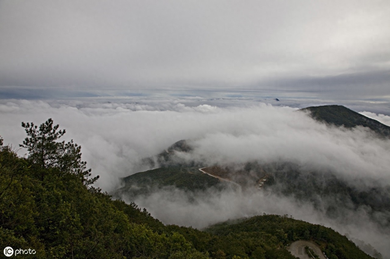 仙公山又名“双髻山”、“丰山”，其以“灵、奇、秀、险”为特色