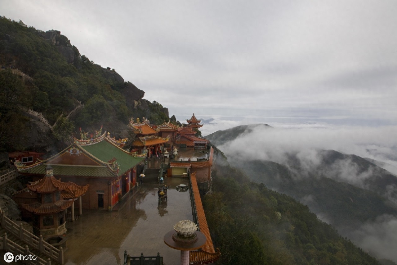 仙公山又名“双髻山”、“丰山”，其以“灵、奇、秀、险”为特色
