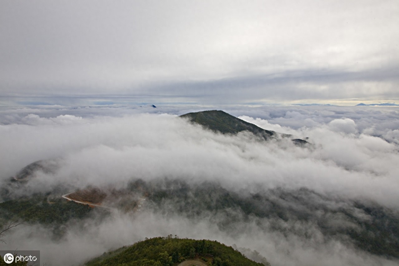 仙公山又名“双髻山”、“丰山”，其以“灵、奇、秀、险”为特色