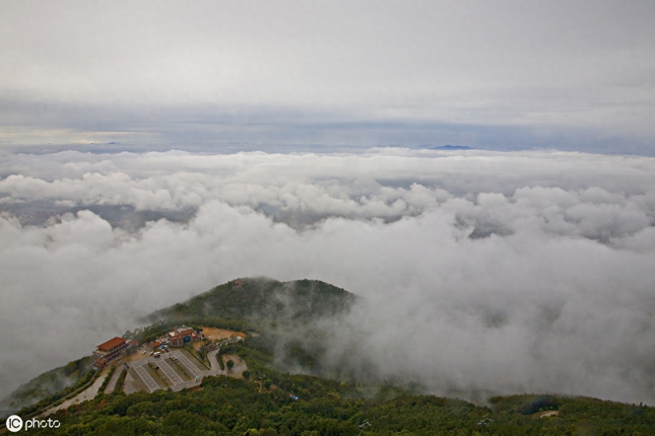 仙公山又名“双髻山”、“丰山”，其以“灵、奇、秀、险”为特色