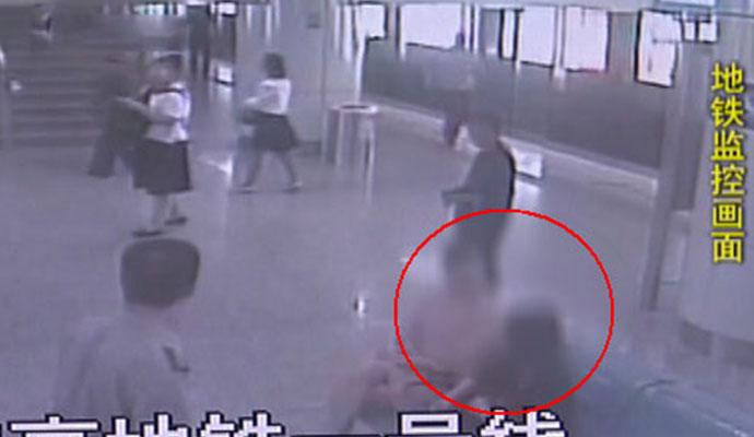 陌生女子相遇就打