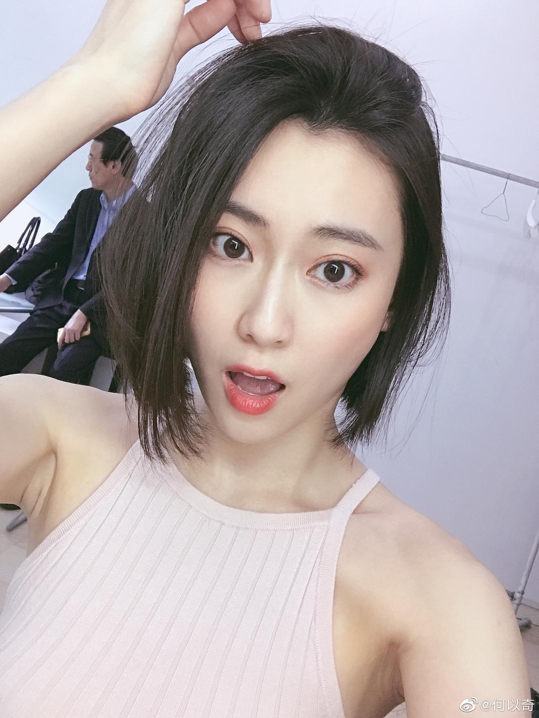 何以奇个人资料写真作品