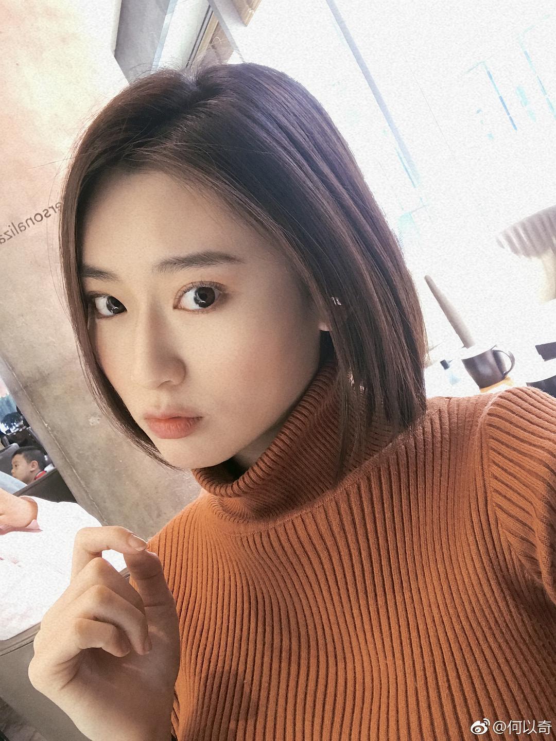 何以奇个人资料写真作品