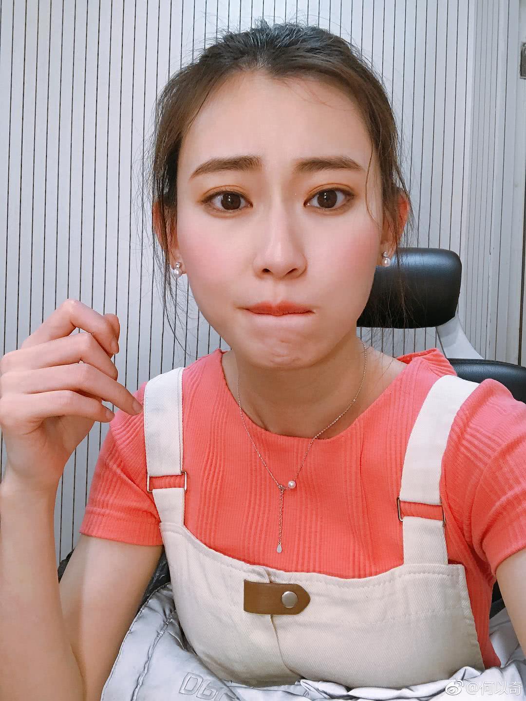 何以奇个人资料写真作品