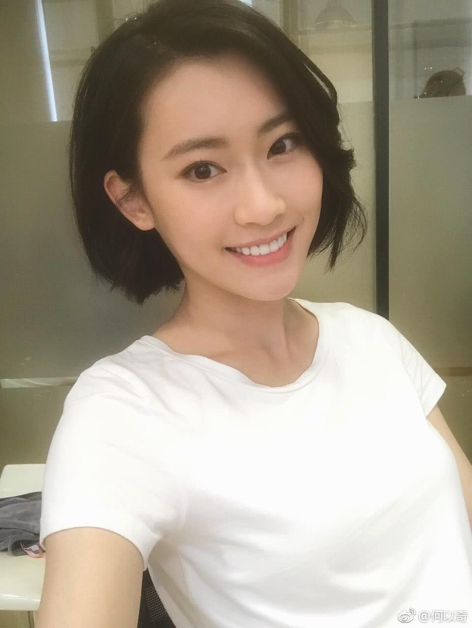 何以奇个人资料写真作品