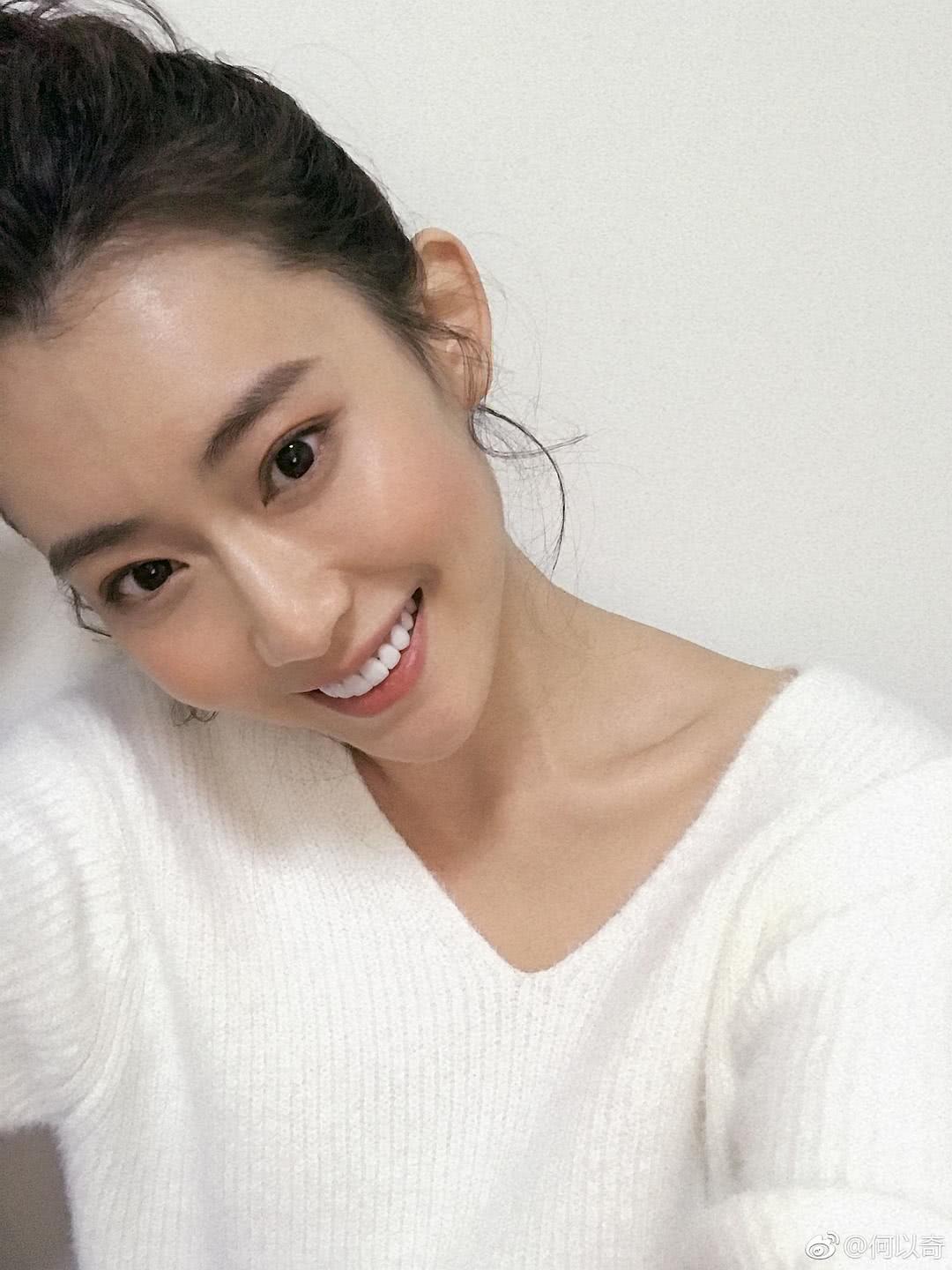 何以奇个人资料写真作品