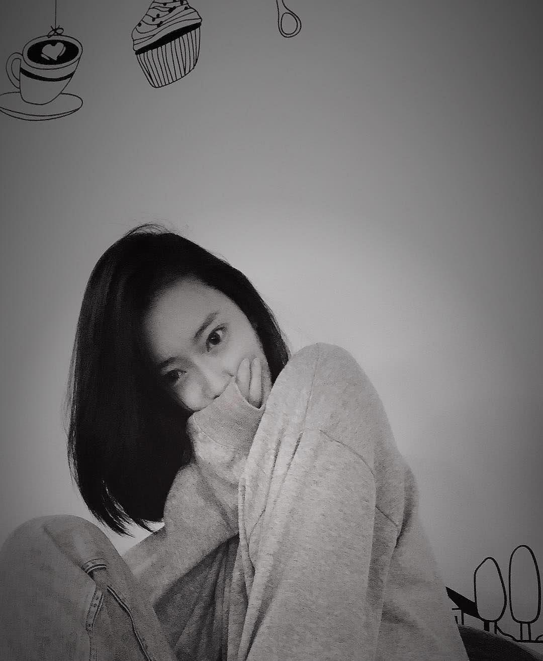 何以奇个人资料写真作品