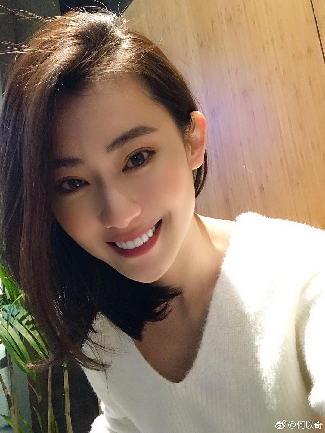 何以奇个人资料写真作品