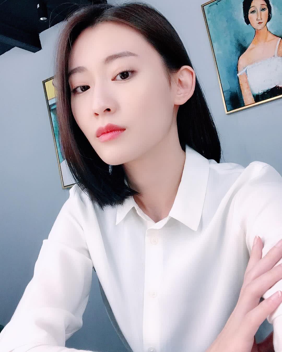 何以奇个人资料写真作品