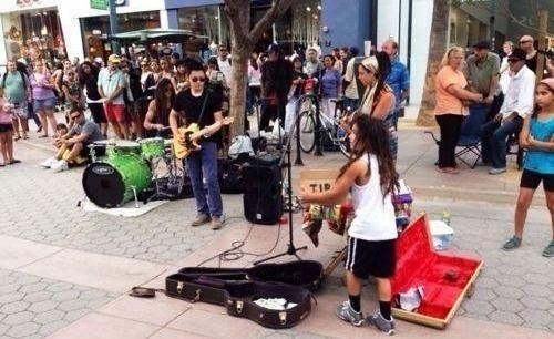 梁博家庭背景（那英带出的冠军因不红去卖唱）