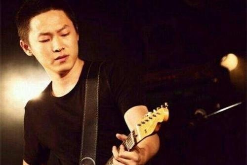 梁博家庭背景（那英带出的冠军因不红去卖唱）