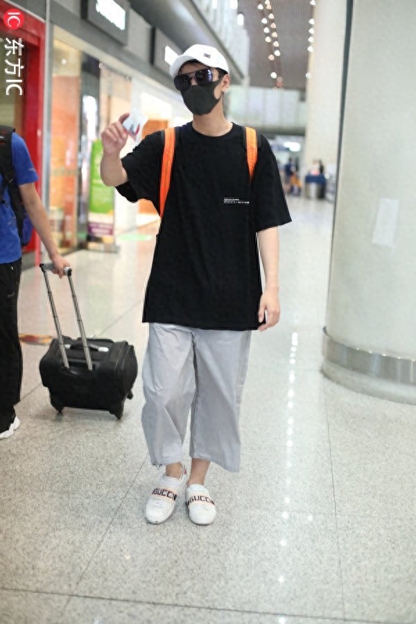 秦俊杰与杨紫分手后首现身，同张雪迎袁冰妍传绯闻心很累