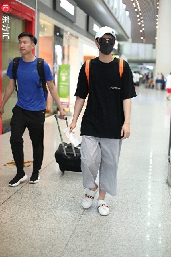 秦俊杰与杨紫分手后首现身，同张雪迎袁冰妍传绯闻心很累