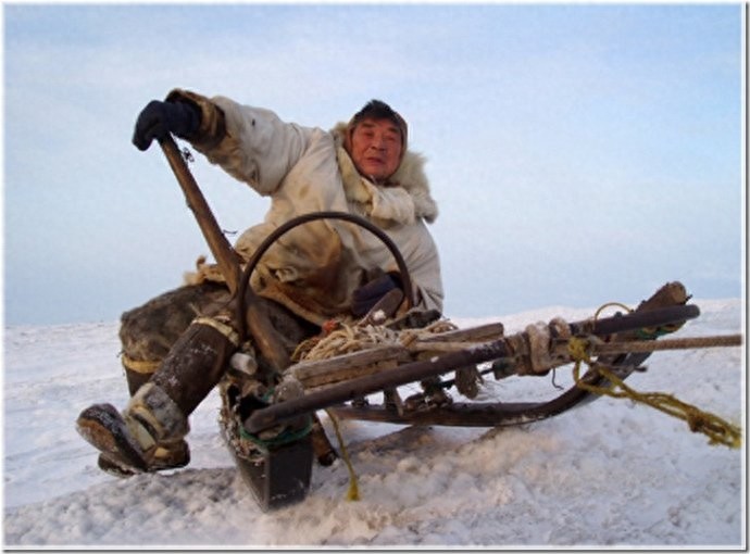 实拍：楚科奇半岛人的原始生活，仍然茹毛饮血