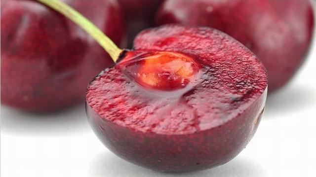 吃了这么多年，才知道原来樱桃和车厘子的区别很大，别再买错了