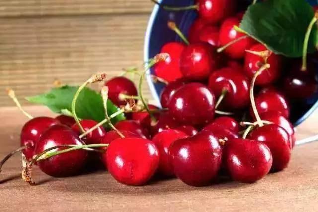吃了这么多年，才知道原来樱桃和车厘子的区别很大，别再买错了