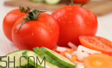 生蚝可以和苦瓜一起吃吗？生蚝和西红柿可以一起吃吗？