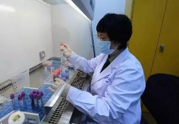 致敬陈薇的颁奖词（陈薇哭了头发白了）(23)