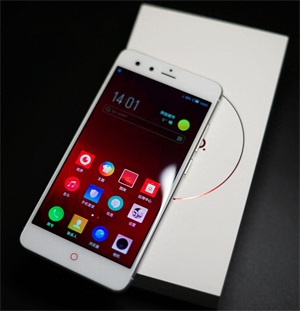 小屏浪潮来临？努比亚Z11mini美图鉴赏（黑白配色对比）