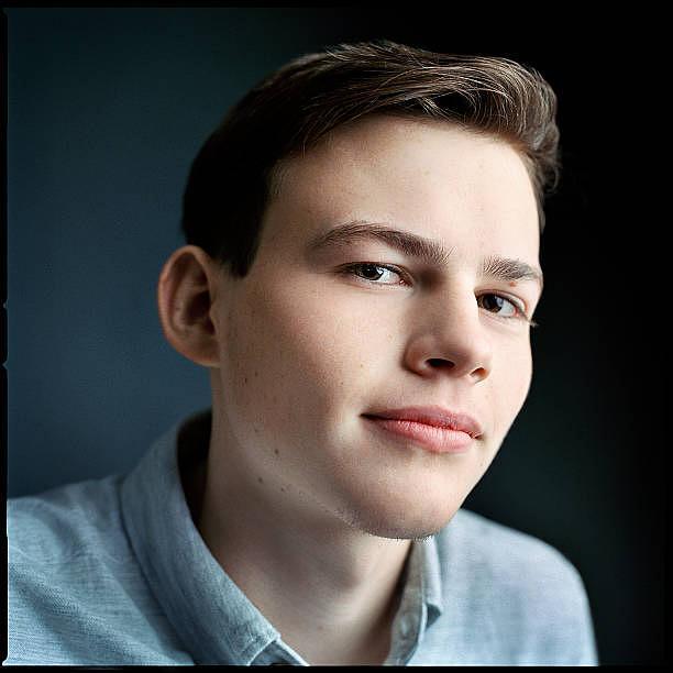 乔什·维金斯个人资料写真作品