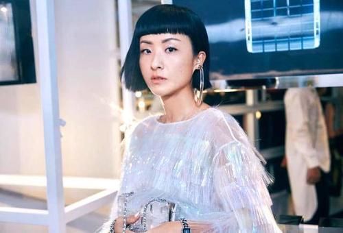 陈奕迅和他老婆，陈奕迅与妻子的故(陈奕迅和她老婆)