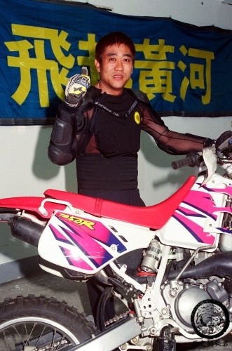 直击柯受良飞跃黄河现场：全程不到2秒，吴宗宪、刘德华到场加油